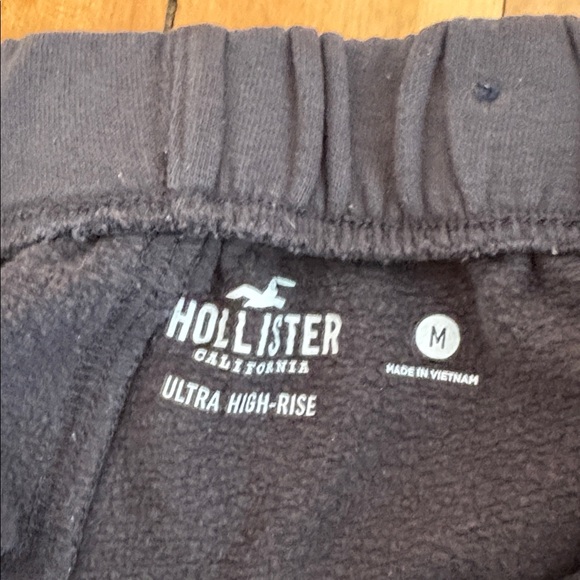 Hollister Black Joggers with Floral Detail - Sweatpants- High Rise - Size Medium - Picture 2 of 7